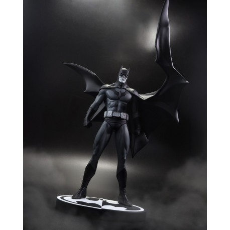 BATMAN BY JORGE JIMENEZ DC DIRECT STATUE BATMAN BLACK AND WHITE 27 CM